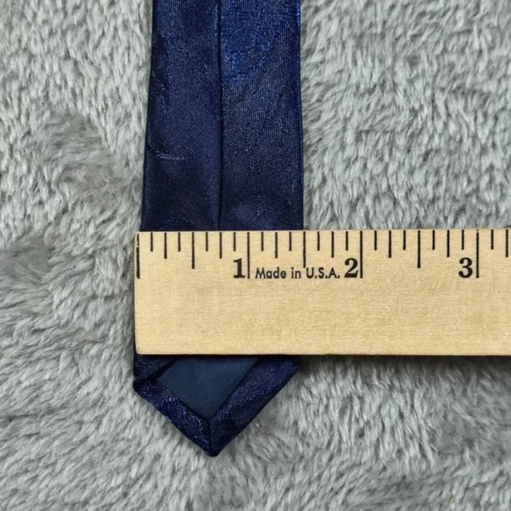 Renaissance tie gently